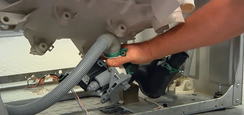 چگونه در خانه پمپ تخلیه لباسشویی بوش را تست و تمیز کنیم؟