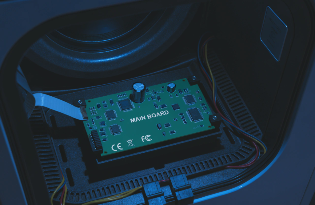 چطور نوسانات برق باعث از کار افتادن برد اصلی در لباسشویی بوش و بکو می شود؟