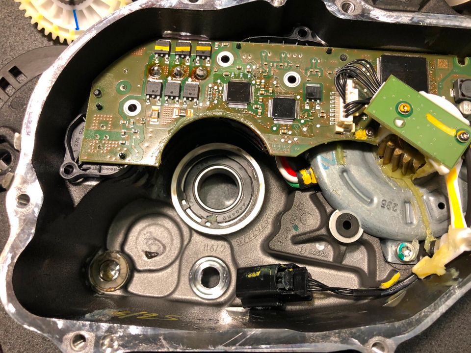 نشانه های سوختن برد اصلی لباسشویی بوش و اقدامات اولیه قبل از تعمیر