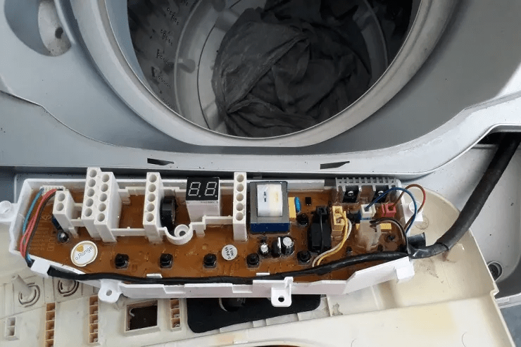 نشانه های سوختن برد اصلی لباسشویی بوش و اقدامات اولیه قبل از تعمیر